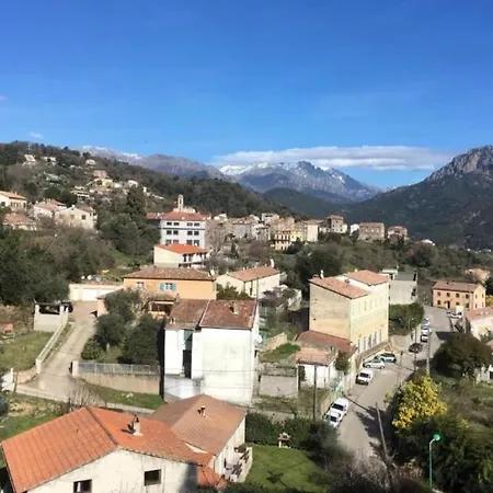 Апартаменты Face A La Montagne Vico